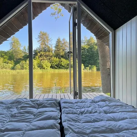 Hyggelig Sommerhus. Med Udsigt, Til Vand Fra Senge Hébergement de vacances Vekso