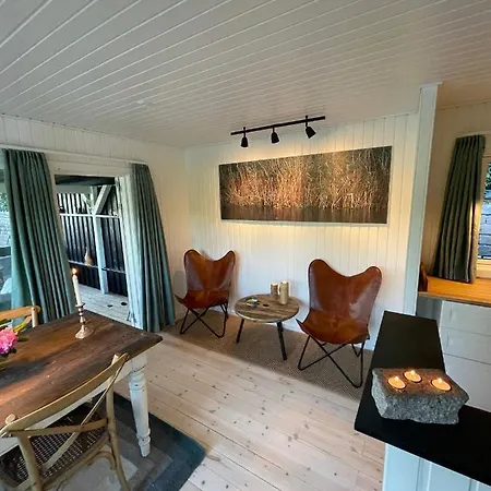 Hyggelig Sommerhus. Med Udsigt, Til Vand Fra Senge Hébergement de vacances *
