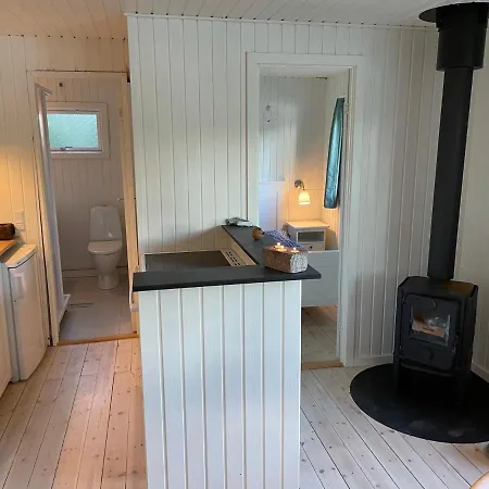 Hyggelig Sommerhus. Med Udsigt, Til Vand Fra Senge Vekso